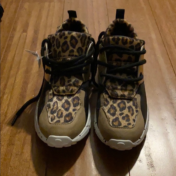 NWT Women’s leopard print sneaker - Picture 1 of 2